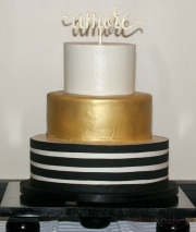 Gold-metallic-black-and-white-wedding-cake