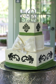 Green-and-black-damask-buttercream-wedding-cake-monogram-topper